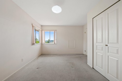 2677 Fortress Drive, Port Coquitlam, BC - Indoor Photo Showing Other Room
