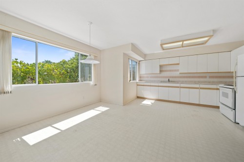 2677 Fortress Drive, Port Coquitlam, BC - Indoor Photo Showing Kitchen With Double Sink