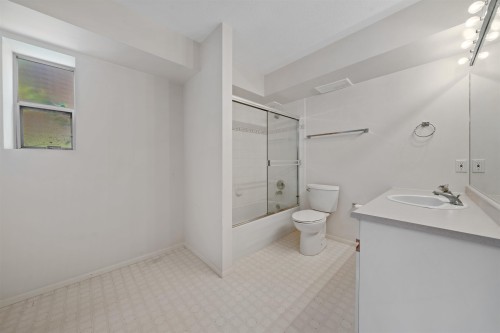 2677 Fortress Drive, Port Coquitlam, BC - Indoor Photo Showing Bathroom