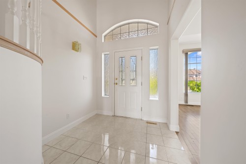 2677 Fortress Drive, Port Coquitlam, BC - Indoor Photo Showing Other Room