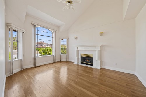 2677 Fortress Drive, Port Coquitlam, BC - Indoor Photo Showing Living Room With Fireplace