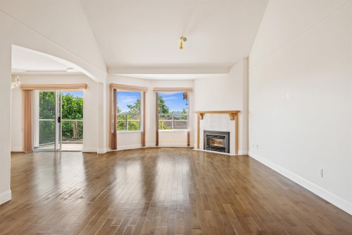 2677 Fortress Drive, Port Coquitlam, BC - Indoor Photo Showing Living Room With Fireplace