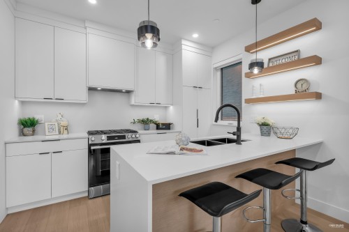 2715 Cheyenne Avenue, Vancouver, BC - Indoor Photo Showing Kitchen With Double Sink With Upgraded Kitchen