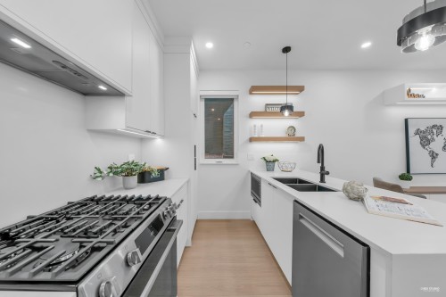 2715 Cheyenne Avenue, Vancouver, BC - Indoor Photo Showing Kitchen With Double Sink With Upgraded Kitchen