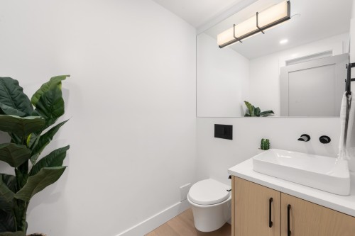 1220 11Th Avenue E, Vancouver, BC - Indoor Photo Showing Bathroom