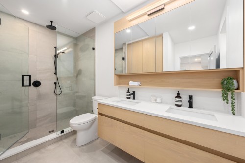 1220 11Th Avenue E, Vancouver, BC - Indoor Photo Showing Bathroom