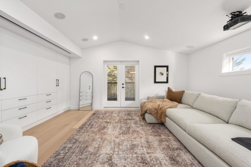 1220 11Th Avenue E, Vancouver, BC - Indoor Photo Showing Living Room