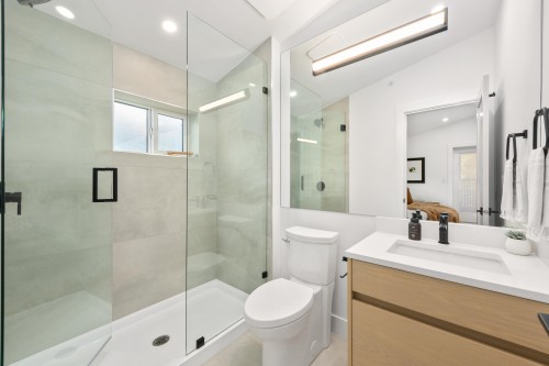 1220 11Th Avenue E, Vancouver, BC - Indoor Photo Showing Bathroom