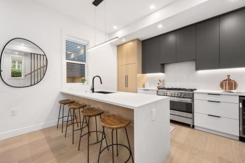 1220 11Th Avenue E, Vancouver, BC - Indoor Photo Showing Kitchen With Upgraded Kitchen