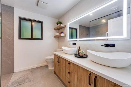 3200 Bosun Place, Coquitlam, BC - Indoor Photo Showing Bathroom