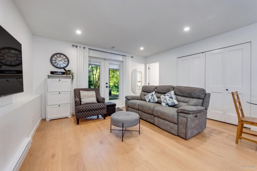 3200 Bosun Place, Coquitlam, BC - Indoor Photo Showing Living Room