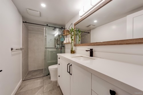 3200 Bosun Place, Coquitlam, BC - Indoor Photo Showing Bathroom