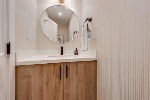 3200 Bosun Place, Coquitlam, BC - Indoor Photo Showing Bathroom