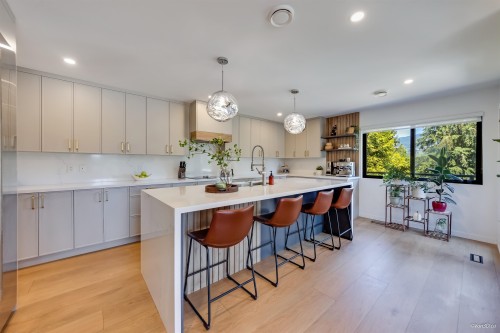 3200 Bosun Place, Coquitlam, BC - Indoor Photo Showing Kitchen With Upgraded Kitchen