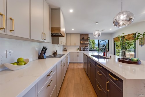 3200 Bosun Place, Coquitlam, BC - Indoor Photo Showing Kitchen