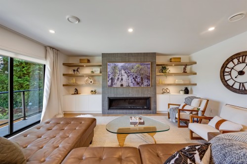3200 Bosun Place, Coquitlam, BC - Indoor Photo Showing Living Room With Fireplace