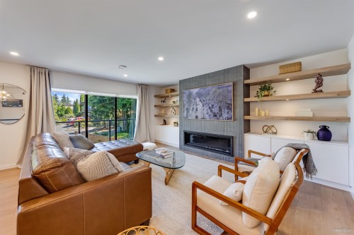 3200 Bosun Place, Coquitlam, BC - Indoor Photo Showing Living Room With Fireplace