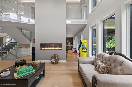 23376 124 Avenue, Maple Ridge, BC - Indoor With Fireplace