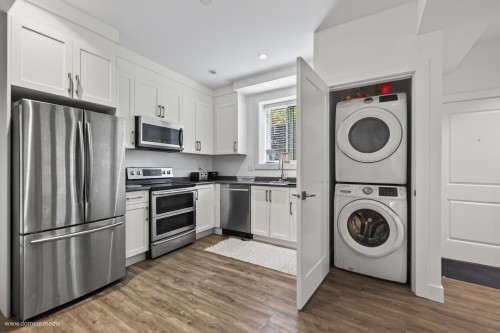 23376 124 Avenue, Maple Ridge, BC - Indoor Photo Showing Laundry Room