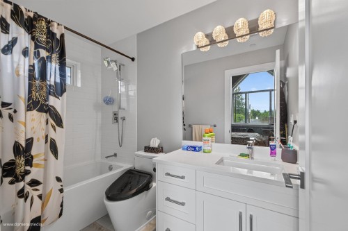 23376 124 Avenue, Maple Ridge, BC - Indoor Photo Showing Bathroom