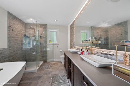 23376 124 Avenue, Maple Ridge, BC - Indoor Photo Showing Bathroom