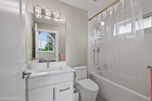 23376 124 Avenue, Maple Ridge, BC - Indoor Photo Showing Bathroom
