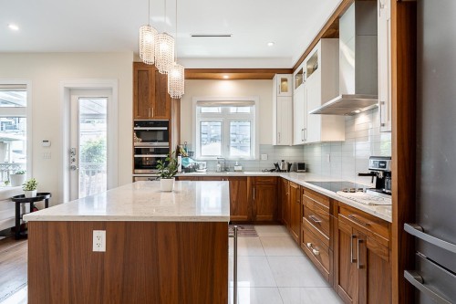 152 48Th Avenue W, Vancouver, BC - Indoor Photo Showing Kitchen With Upgraded Kitchen