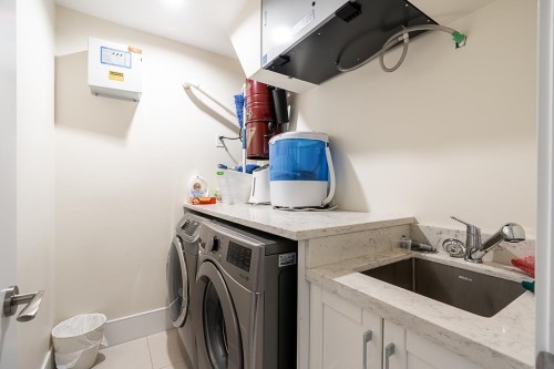 152 48Th Avenue W, Vancouver, BC - Indoor Photo Showing Laundry Room