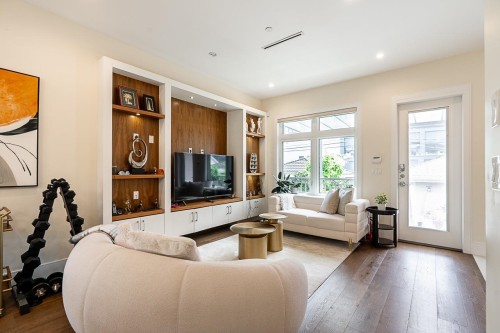 152 48Th Avenue W, Vancouver, BC - Indoor Photo Showing Living Room