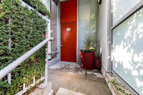 121 Georgia Street W, Vancouver, BC -  With Exterior