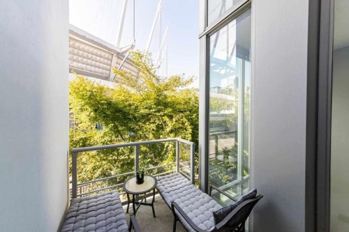 121 Georgia Street W, Vancouver, BC - Outdoor With Balcony With Exterior
