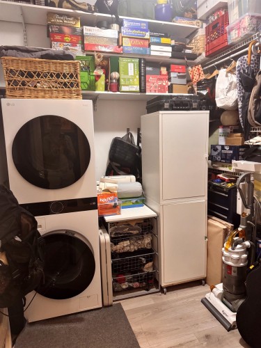 121 Georgia Street W, Vancouver, BC - Indoor Photo Showing Laundry Room