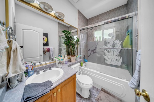 331 61St Avenue E, Vancouver, BC - Indoor Photo Showing Bathroom