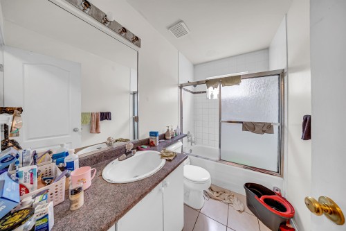 331 61St Avenue E, Vancouver, BC - Indoor Photo Showing Bathroom