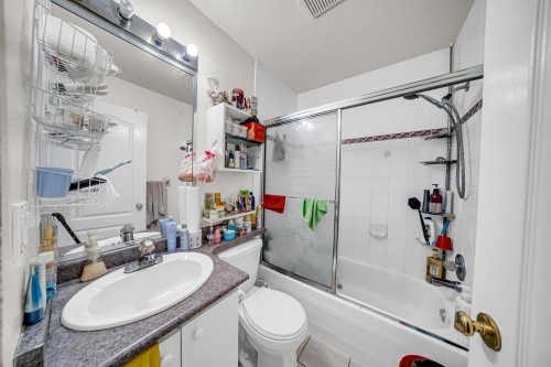 331 61St Avenue E, Vancouver, BC - Indoor Photo Showing Bathroom