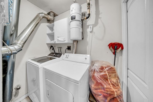 331 61St Avenue E, Vancouver, BC - Indoor Photo Showing Laundry Room