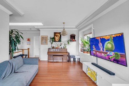 331 61St Avenue E, Vancouver, BC - Indoor Photo Showing Living Room