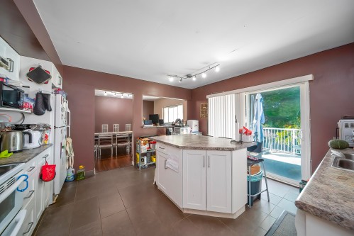 5311 Colbeck Road, Richmond, BC - Indoor Photo Showing Kitchen