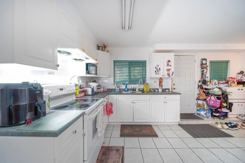 5311 Colbeck Road, Richmond, BC - Indoor Photo Showing Kitchen