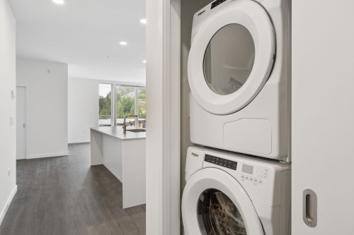421-1500 Scott Crescent, Squamish, BC - Indoor Photo Showing Laundry Room