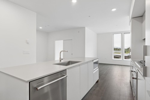 421-1500 Scott Crescent, Squamish, BC - Indoor Photo Showing Kitchen With Upgraded Kitchen