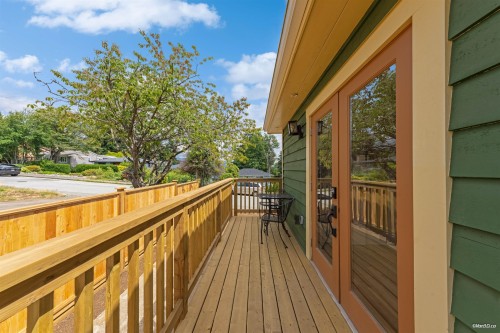 848 6Th Street E, North Vancouver, BC 
