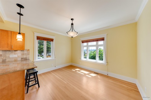 848 6Th Street E, North Vancouver, BC 