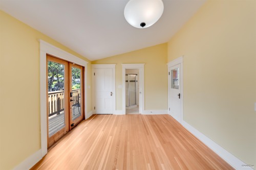 848 6Th Street E, North Vancouver, BC 