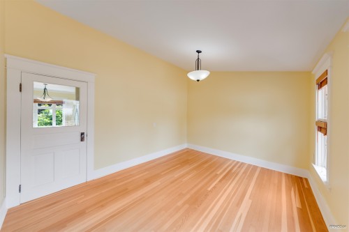 848 6Th Street E, North Vancouver, BC 