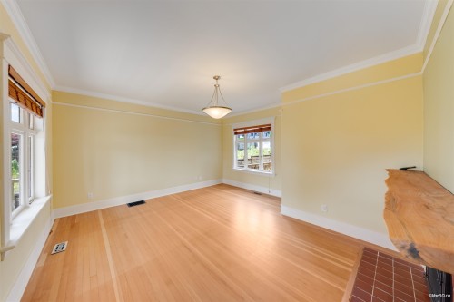 848 6Th Street E, North Vancouver, BC 