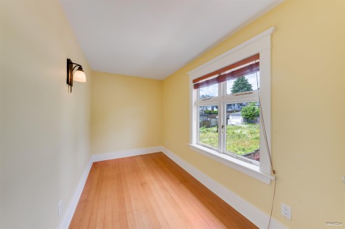 848 6Th Street E, North Vancouver, BC 