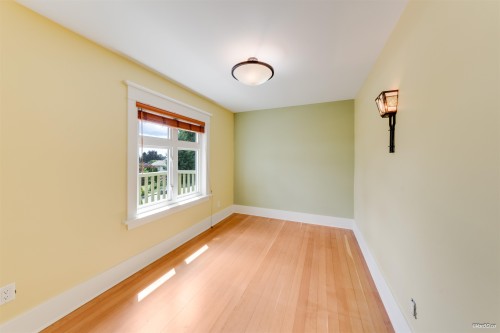 848 6Th Street E, North Vancouver, BC 