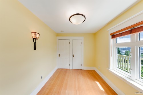 848 6Th Street E, North Vancouver, BC 