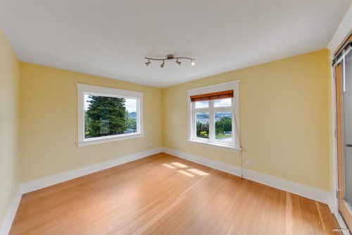 848 6Th Street E, North Vancouver, BC 